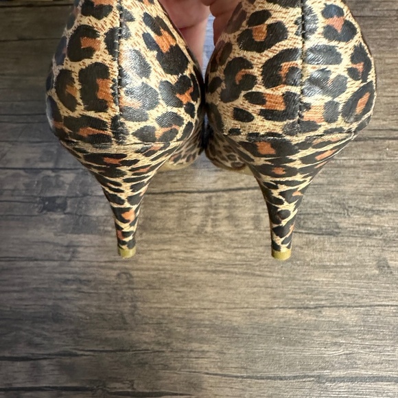 *KATHY VAN ZEELAND* Cheetah Print Pointed Toe Heels Size 9.5 - Picture 6 of 8